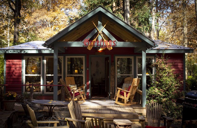 1880's Log Cabin Luxe + 21st c. Comfort = Mentone's Coolest Cabin