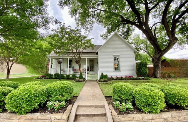 1883 Boutique Bungalow