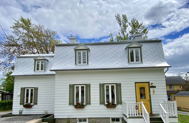 1887 Ancestral home with waterview on l’Île d’Orléans