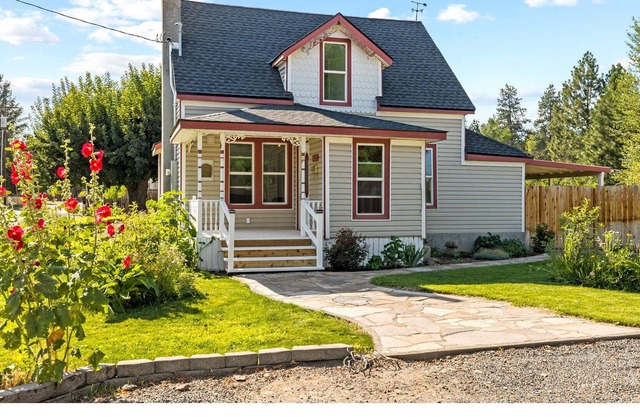 1890's Victorian Home on the Oregon Trail