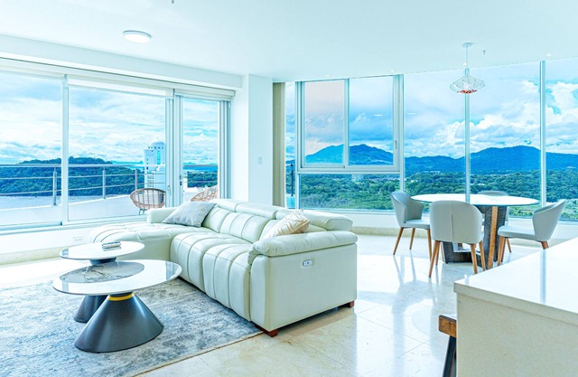 18A Perfect 2 Bedroom with Ocean and Jungle Views
