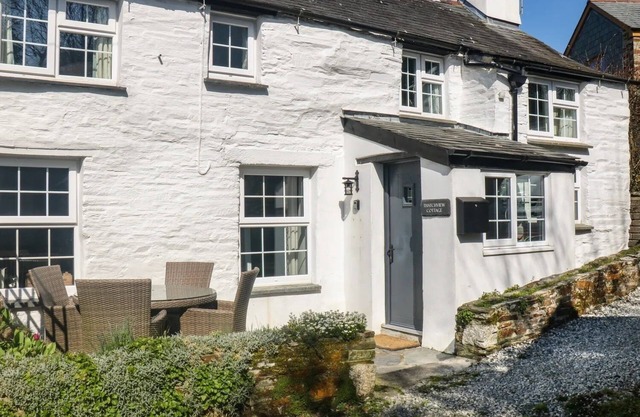 Traditional Cornish Farmhouse - Contemporary Interior - Private Parking