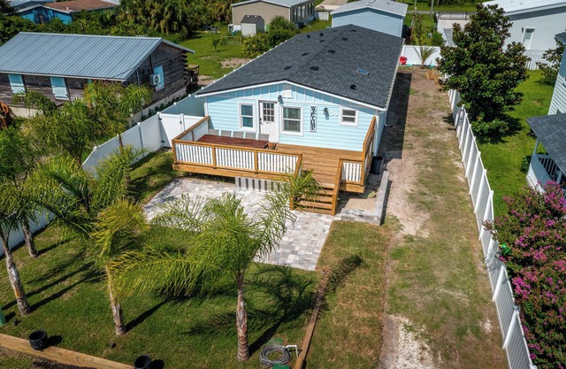 Palm Coast 4BR Retreat + Golf Cart, Kayaks, Dog-Friendly, Close Beach, Sleeps 10
