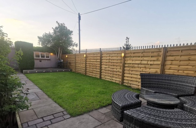 Welcoming 2bedroom home with large outdoor space