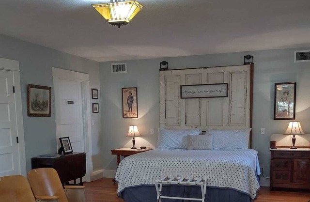 1910 Orchard Guest House~ Center of Wine Country
