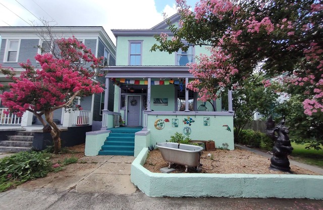 1910 Victorian District Home en Starland en 305 W 35th Street