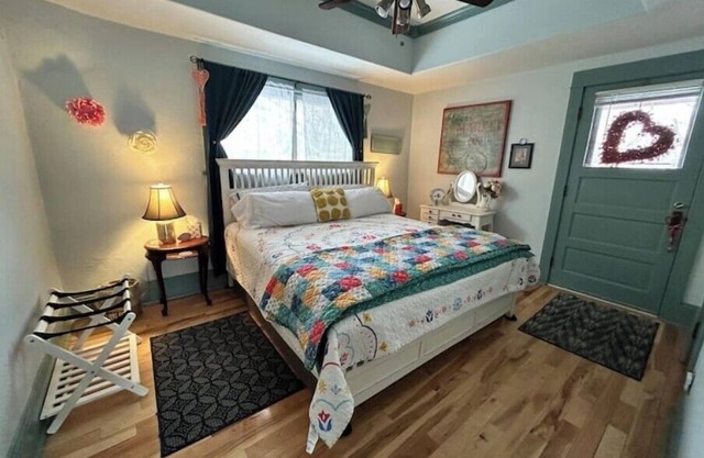 1911 Cozy Summer Cottage- The Heber House