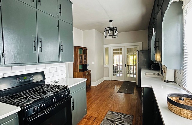 1920’s Bootlegger Inn. 2-bedroom house with WiFi, AC in peaceful Cushing