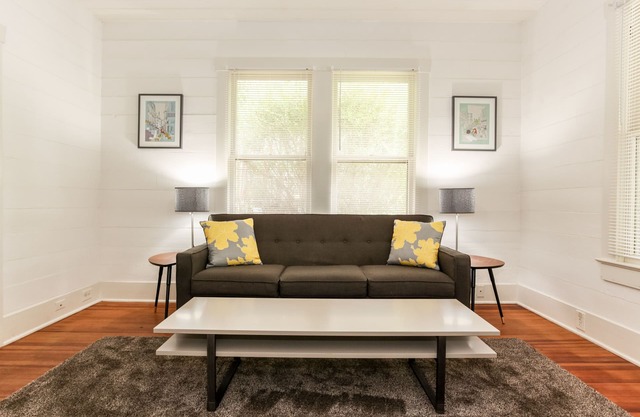 1940 Hyde Park Bungalow Con Office