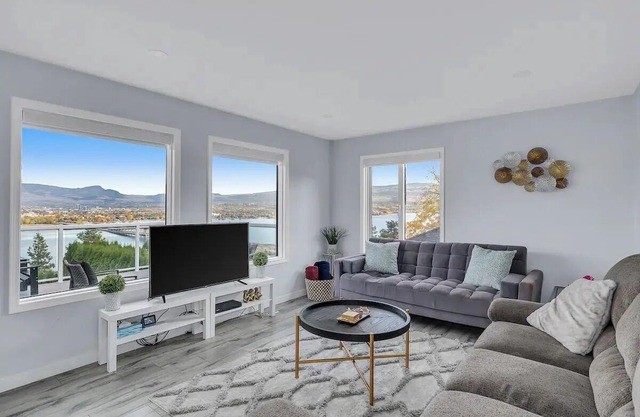 1941 - Lakeview Home in West Kelowna