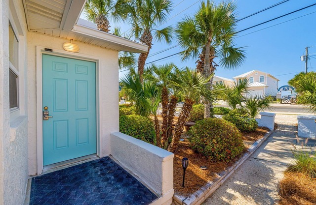$690 Aug 6-9~Quiet Laguna Beach ~Directly Across Street-30ft from Perfect Beach Access #83!
