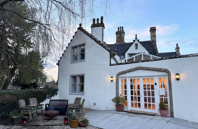 19th century disability accessible 5-bedroom villa free private secluded parking