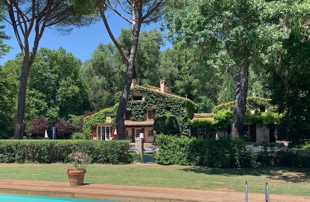 19th century family property, park, 14x6m swimming pool, private river access