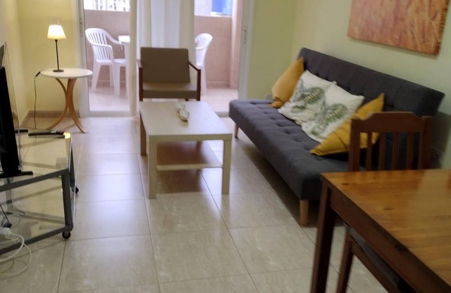 1A Apartamento Abrigos, Wifi y balcón