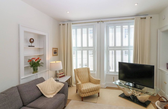 1A CARMELITE STREET, family friendly, with open fire in Banff
