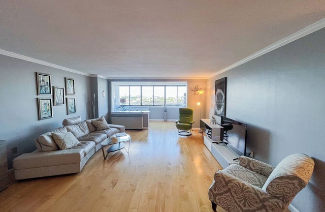 1B Modern Living in the Heart of Boston's West End