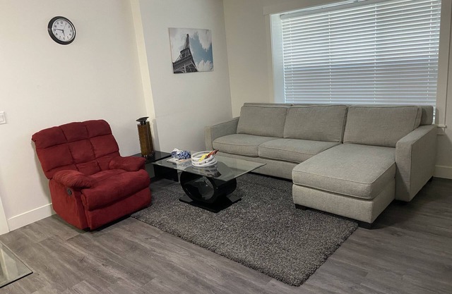 1bd, 1bth, kitchen, living room, AC, an entire suite, separate entrance