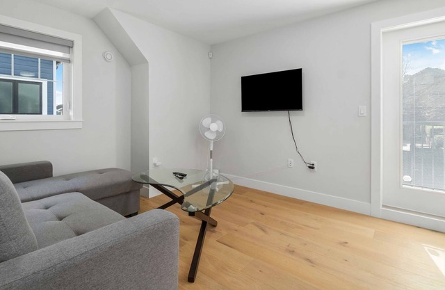 1BD Cute Coach Home B in Delta!