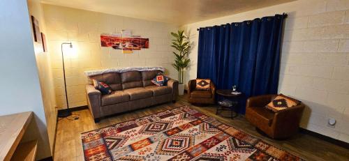 1Bd, King, Brkfst, Large TVs, WD, Sleeps 4, BBQ
