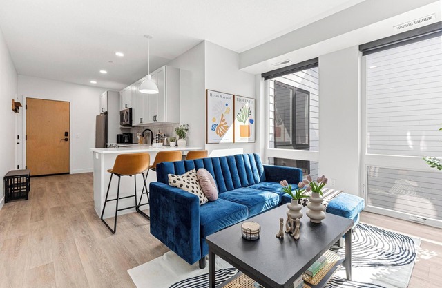 1BD King Retreat w Gym, Wi-Fi, Office & Mins to DT