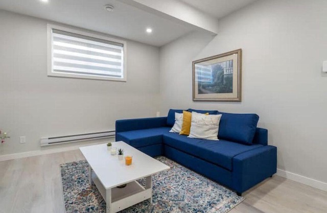 1Bdrm Suite- Howse Den