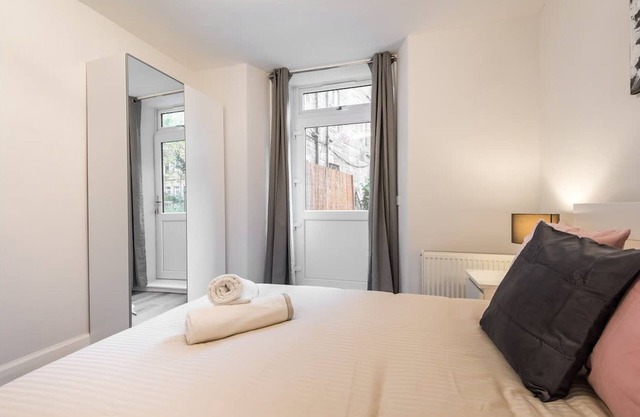1bed-ground Fl -private Entrance