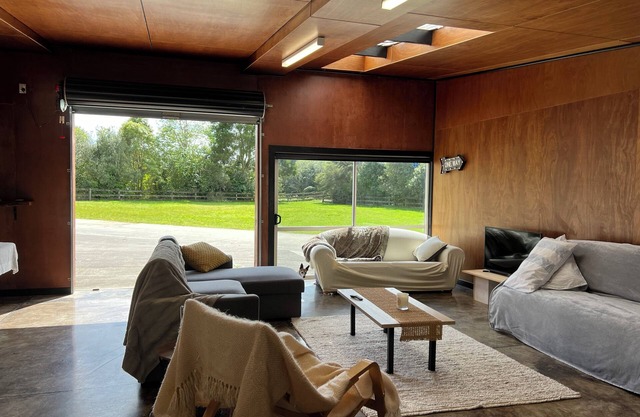 1bedroom/bathroom open shed space close to beach’s , great fishing area ,