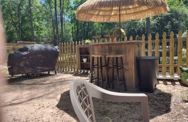 1BR 32' RV by Pond, Clean, Safe and Affordable with Playground and Pool.