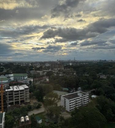 1BR Condo Near Venice Canal & BGC with Great View - 20k
