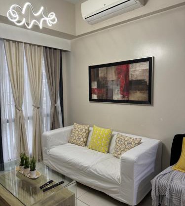 1BR Condo Near Venice Canal Mall & BGC with Balcony - 8p
