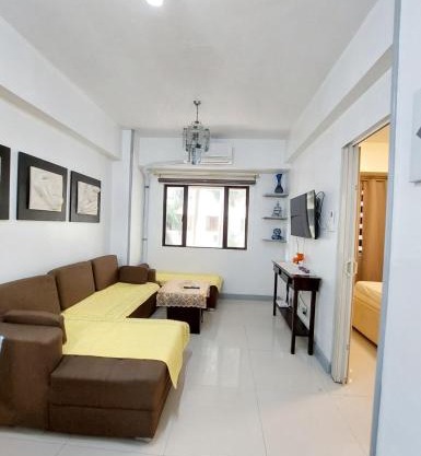 1BR Condotel - Forbes Town Road near St Lukes BGC Taguig