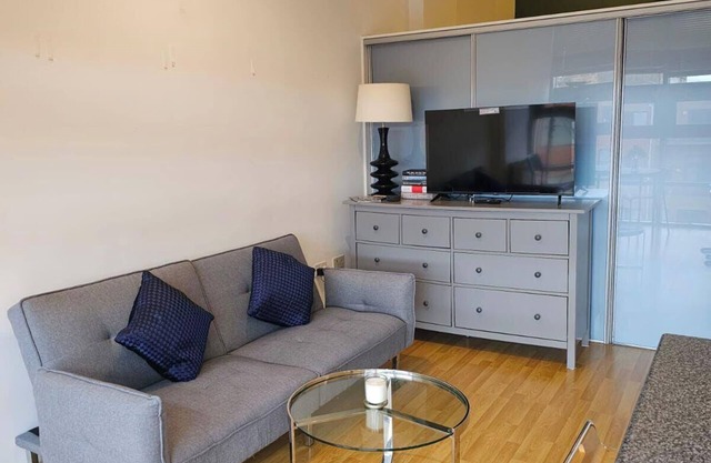 🏡 1BR Flat Nr Childrens Hospital & Uni 🚗 Free Parking