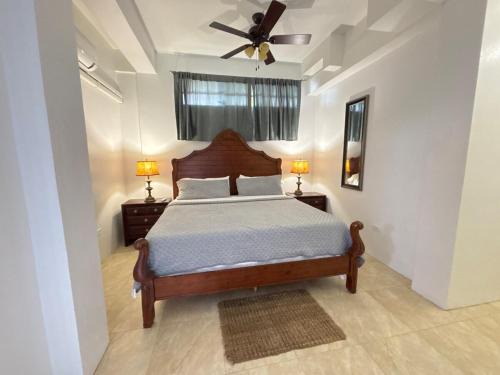1BR Getaway with Breathtaking Views and King Bed