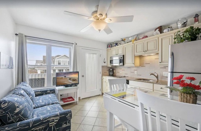 1-Bedroom oceanblock condo AND 140' from beach