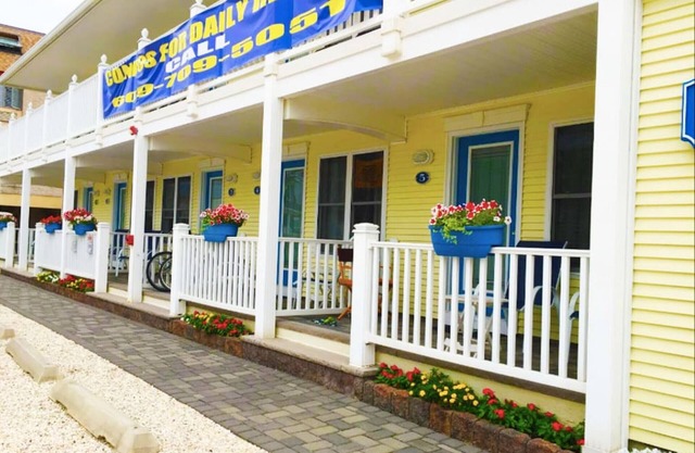 1BR Ocean Block Condo – 140’ from the Beach