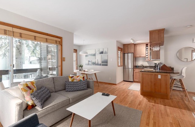 1BR Powderview - Creekside Bright and Cozy Private Bike/Ski Storage Free Parking