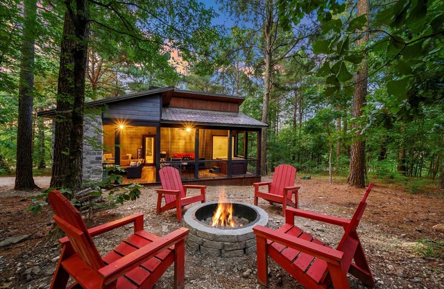Broken Bow 1BR Romantic Cabin | Hot Tub, Fireplace
