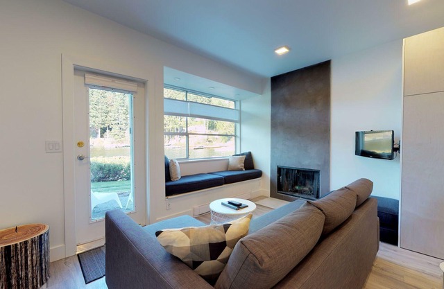 Lakeside Retreat w / Private Dock por Harmony Whistler