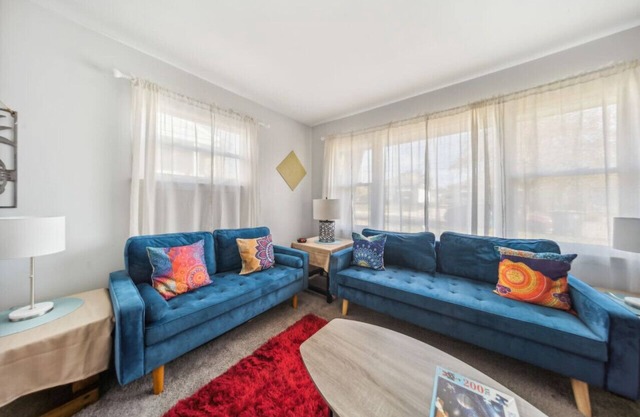1st floor living, 2 b. 1 bath