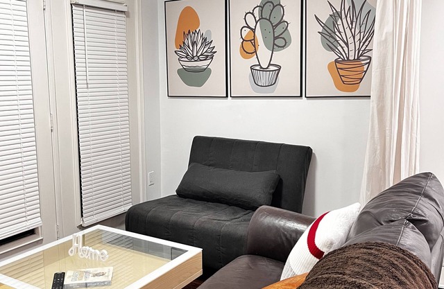 1st Floor Studio Unit Near Hamilton Airport, Mohawk College, St. Joe’s Hospital