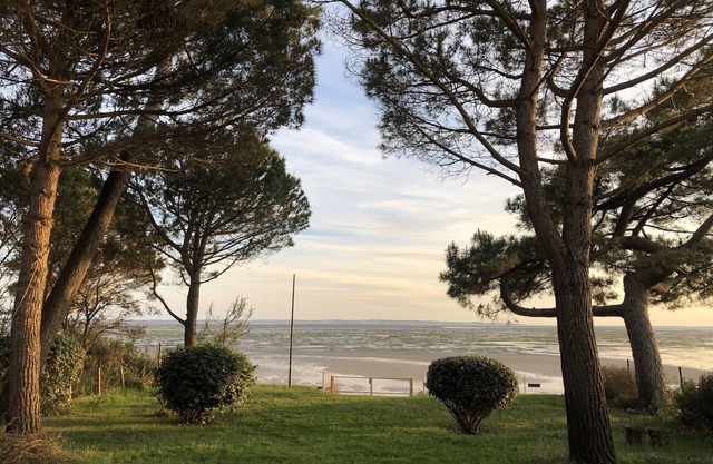 1st Line large family villa, sleeps 22, heated swimming pool