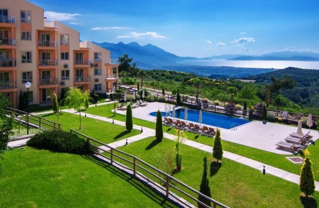 2+1 Flat with Communal Pool in Kusadasi-Awz143