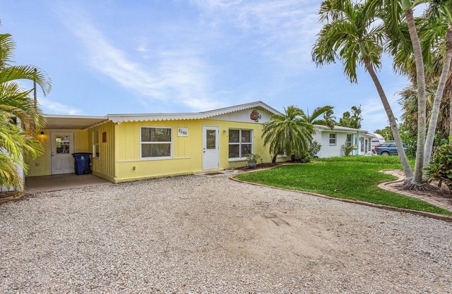 2/2 Property in St. James City, Pet Friendly, Fenced in Yard!