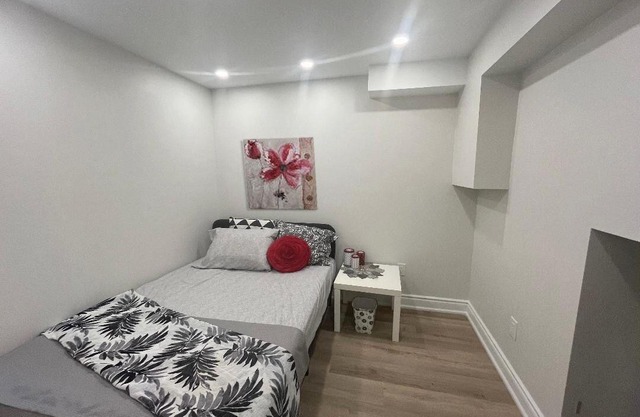 2.5 Bedroom Modern Brand New Basement