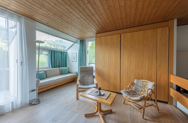 2.5 room apartment for 1 - 6 people with a view of the village of Savognin