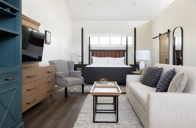 2 Amazing Units w/Sports Facilities, Breathtaking Outdoors & Resort Acces!