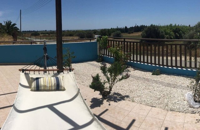 2 apartamentos con vistas al mar y cerca de la playa.