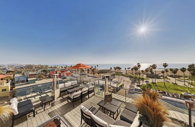 2 Balcony Rooms w/ City View | Rooftop | Beach Vibe | Free Breakfast Daily