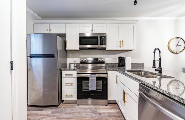 2 bd townhome near DT Raleigh - starts at 2.6k/month