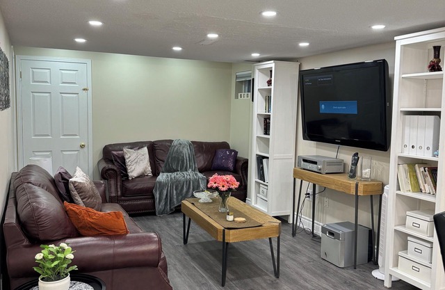 2 BDR - 2 Parking Spot - Cozy Basement Unit